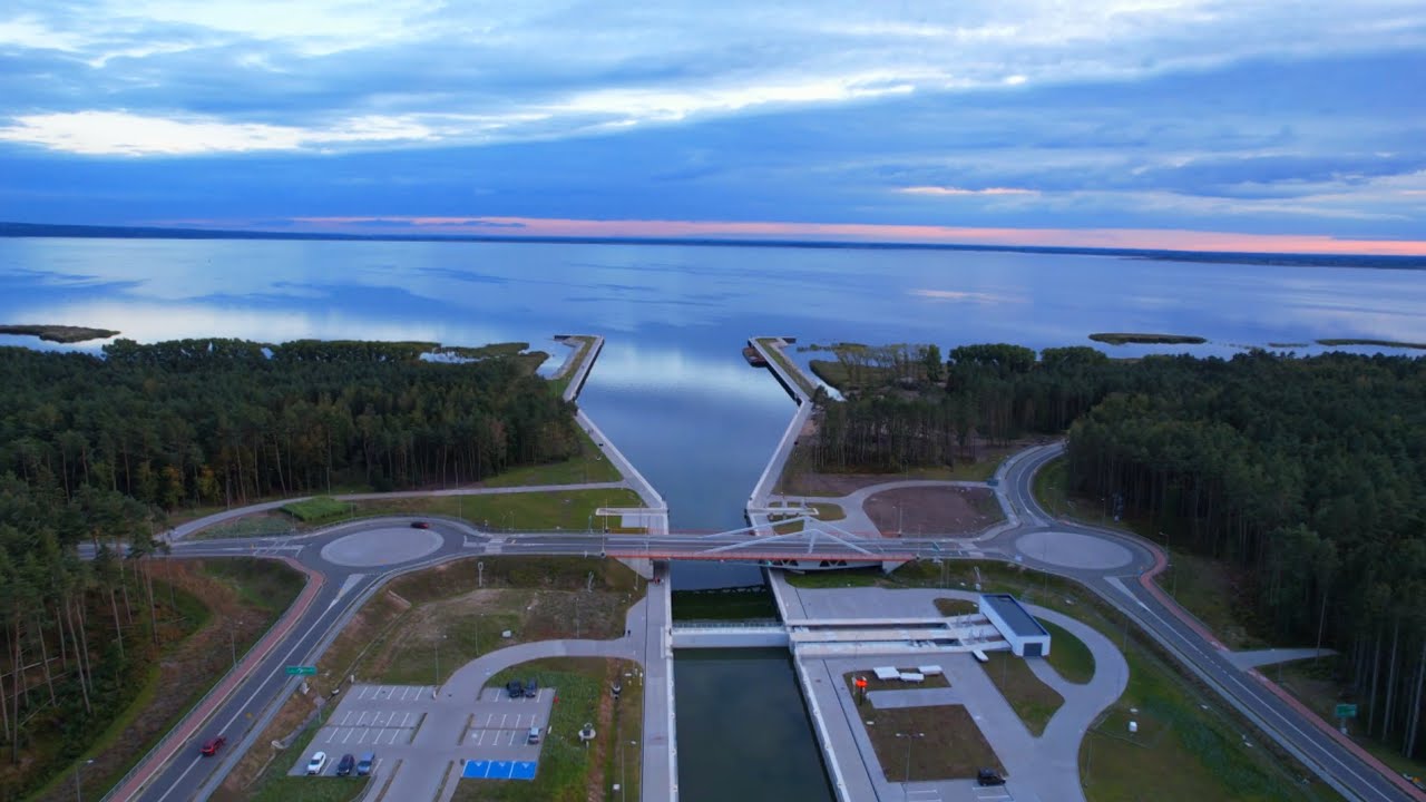Przekop Mierzei Wiślanej - niesamowity widok -efekt lustra nad Zalewem Wiślanym -dron 4K.