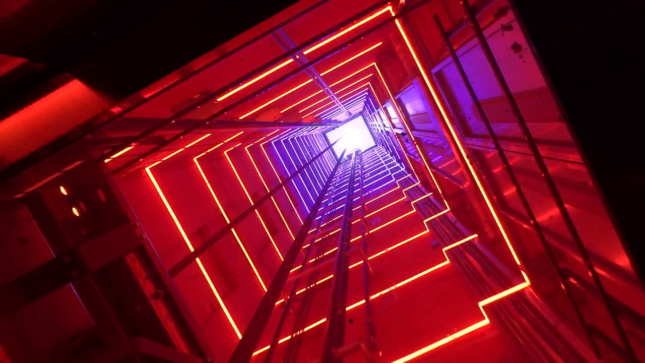 Spectaculaire LED effecten in plafond lift Adam Look Out Toren Amsterdam