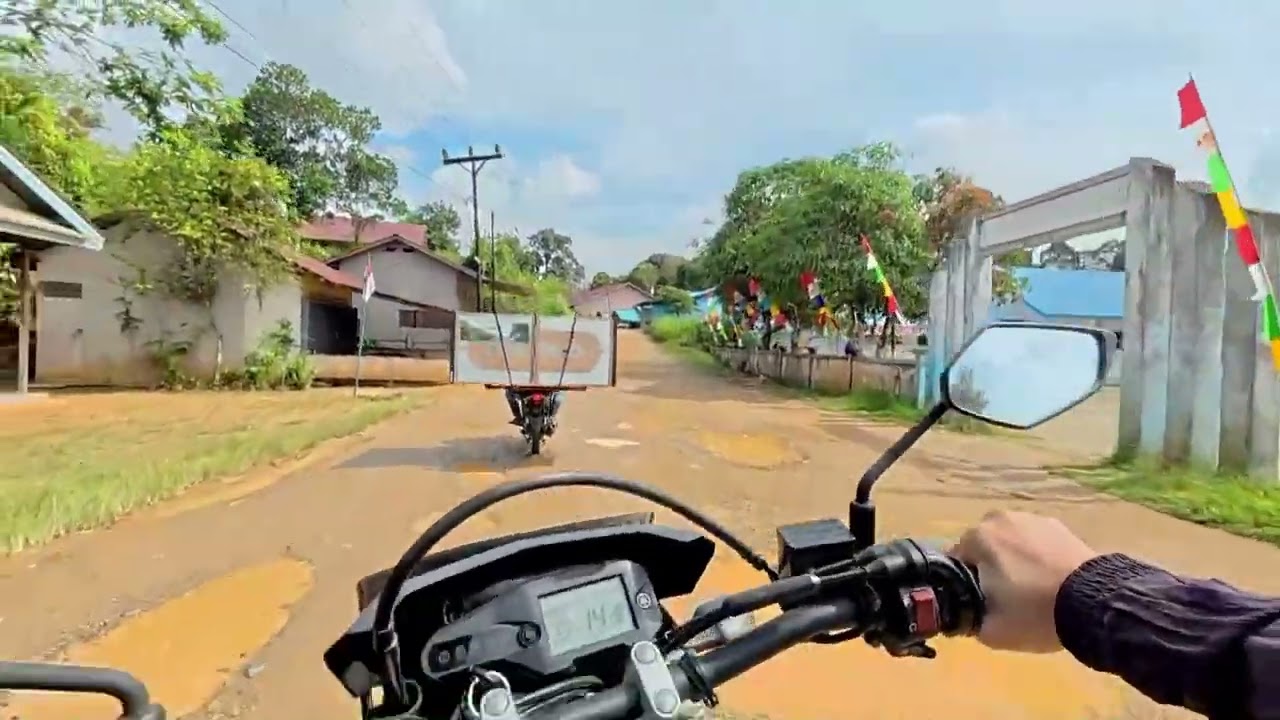 Dari Pasar Kotabaru ( Kecamatan Tanah Pinoh ) Ke Kecamatan Sokan Kabupaten Melawi - Kalimantan Barat