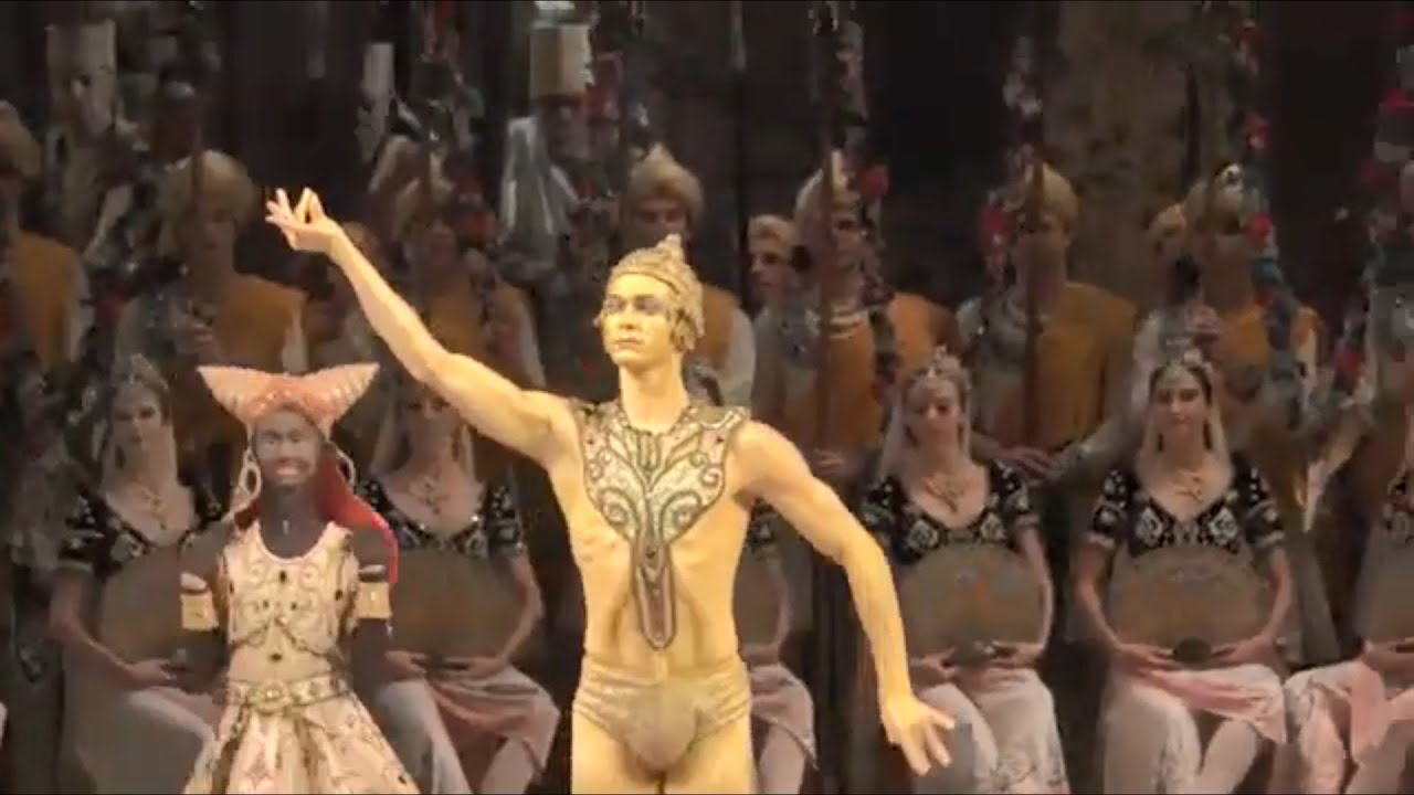 子どもの奴隷たちの登場黄金の像の踊り「ラ・バヤデール」、マリインスキーバレエ　