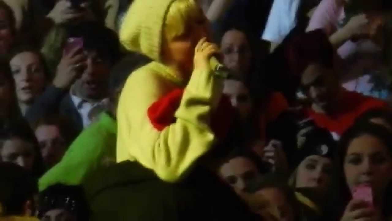 MILEY CYRUS CRYING ON STAGE- Boston Sound Check 4/2/2014 HD