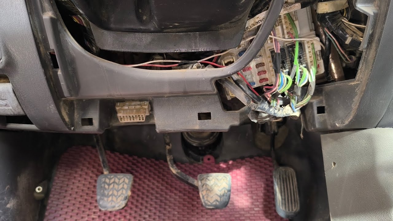 مكان وجود الفيوزات كلينيطو تويوتا هايلوكس، مكان فيزيبل الغمازات السيارات ،علبة فيوزات هايلوكس
