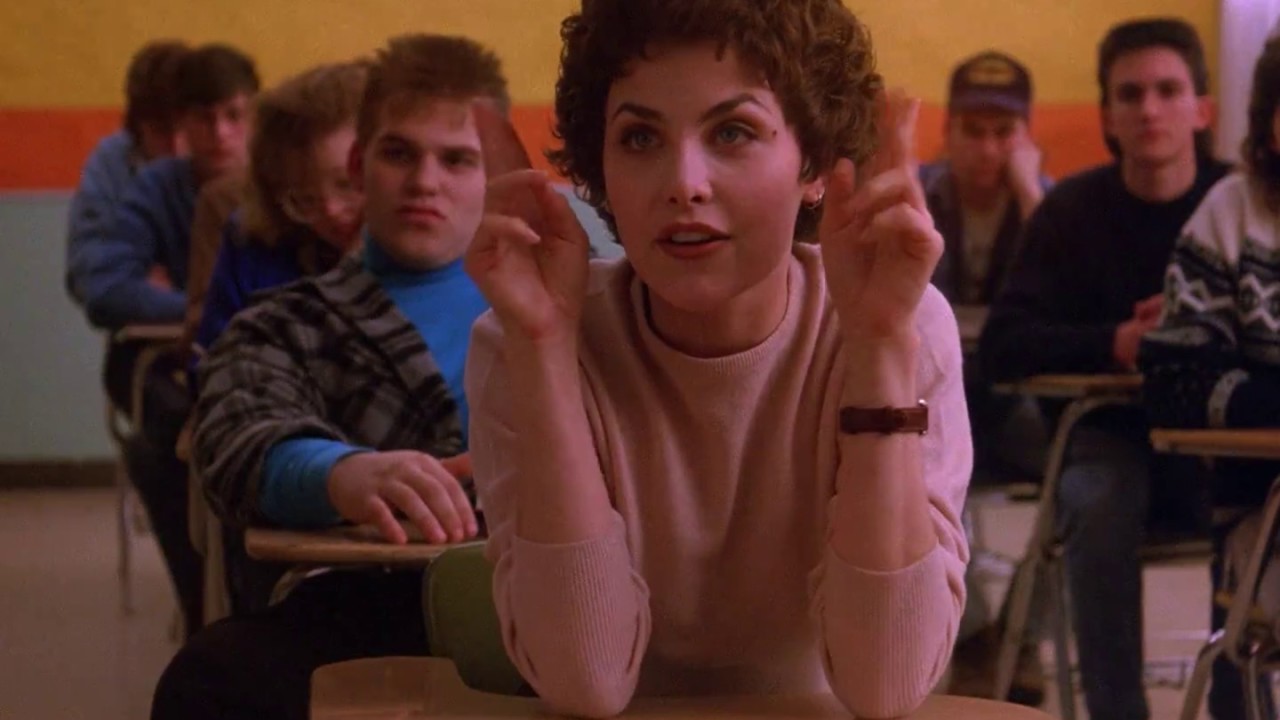 Twin Peaks - Audrey Horne goes to school | HD Blu-ray