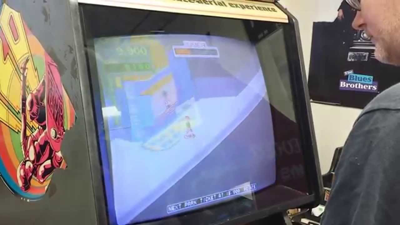 720 arcade game by Atari at Young Loud and Snotty record and skateboard store shop