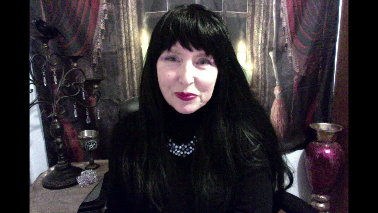 Tarot -The Emperor- Queen d'Oro. The Room of Truth.