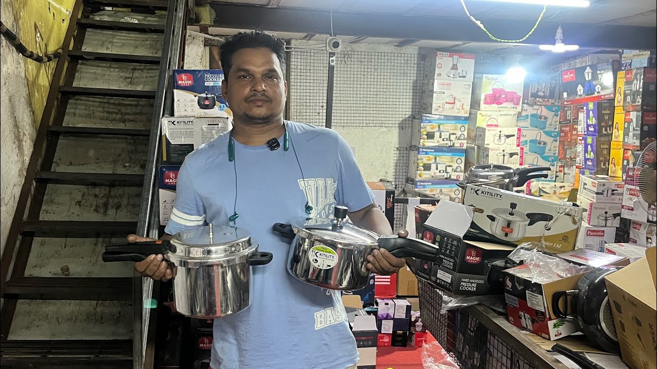 Warsi bazar me laga hai sale..