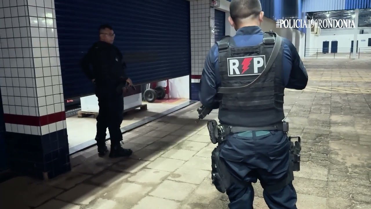 FUGA CINEMATOGRÁFICA: POLÍCIA ENTRA NA LOJA E O ALVO SOME PELOS FUNDOS
