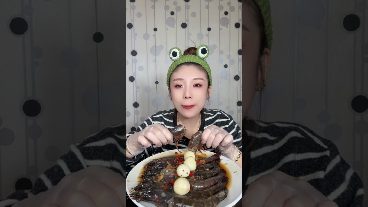 Who Eats Thai Prawns with Garlic Looks Hotter? Hilarious Douyin Trend