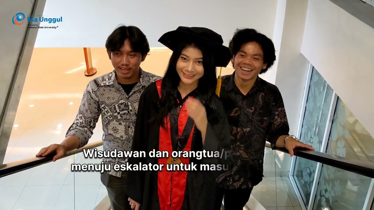 Tata Cara Wisudawan Memasuki Tempat Wisuda Universitas Esa Unggul