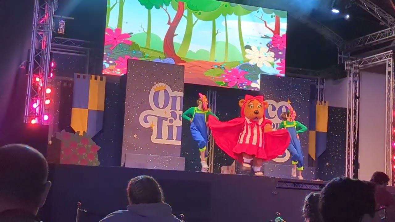 Once upon a Time show Billy & Bonnie bear #butlins #minehead #skyline #staycation #Billy #bonnie