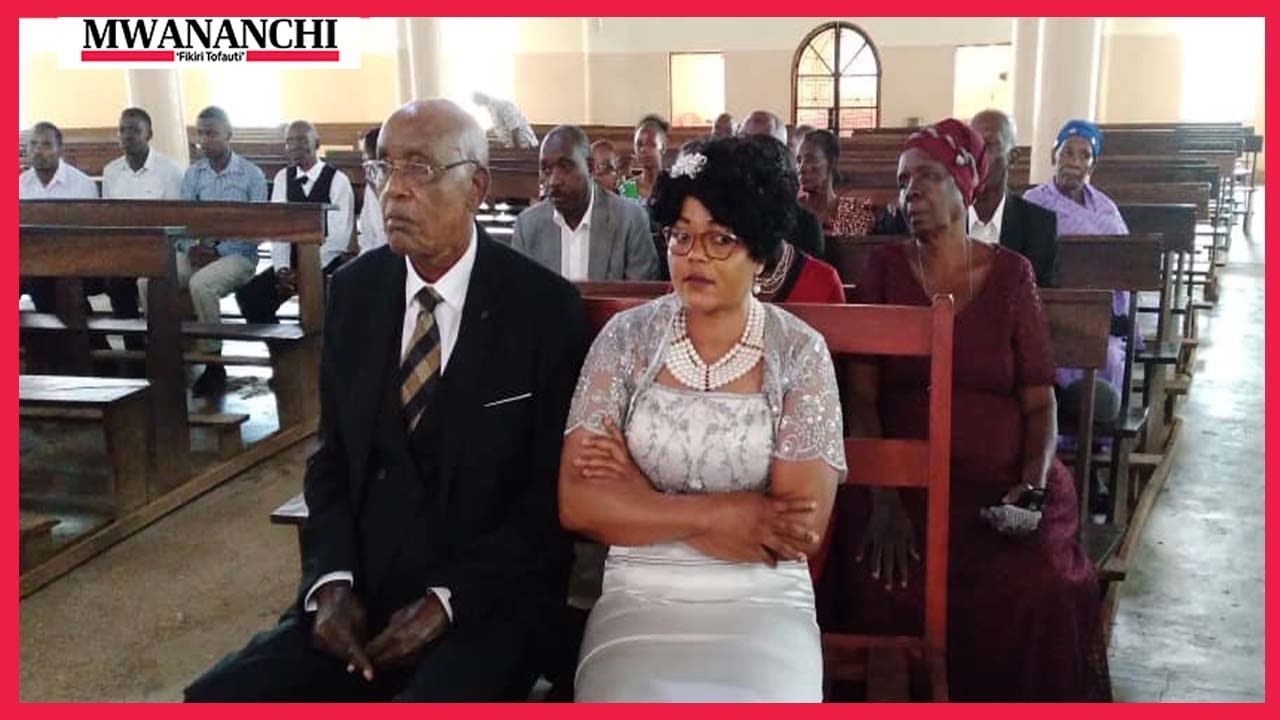 Huyu hapa mke wa Mrema, cheki jinsi alivyotinga kanisani kwa kujiamini,