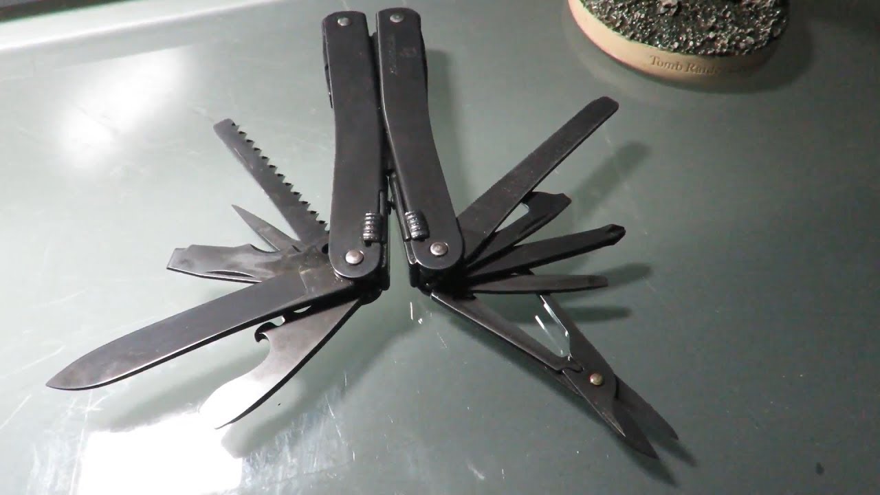 Victorinox SWISSTOOL SPIRIT XBS : a jewel in close-up mode ! Lara Croft's multi-tool ?