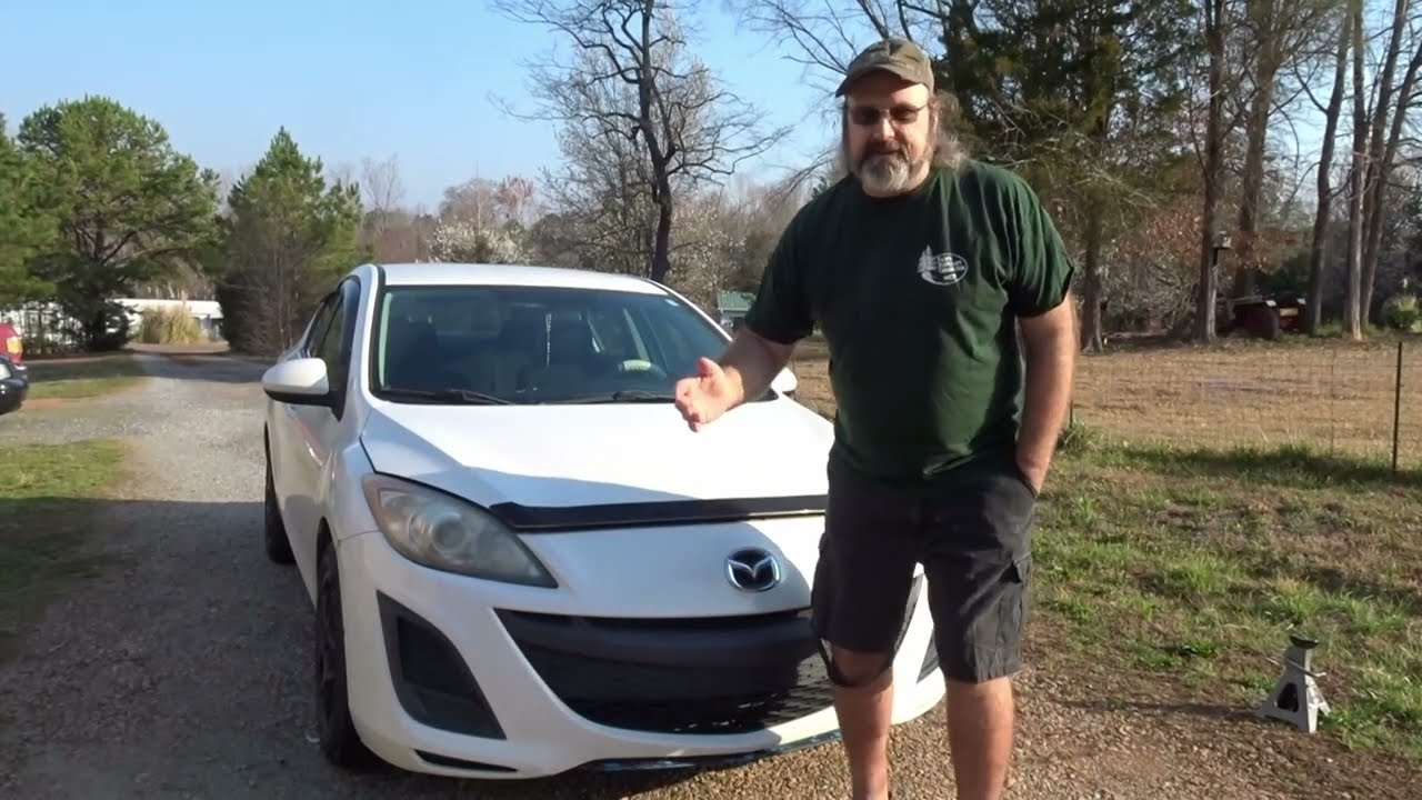 Замена масла в Mazda 3 2011 года выпуска.