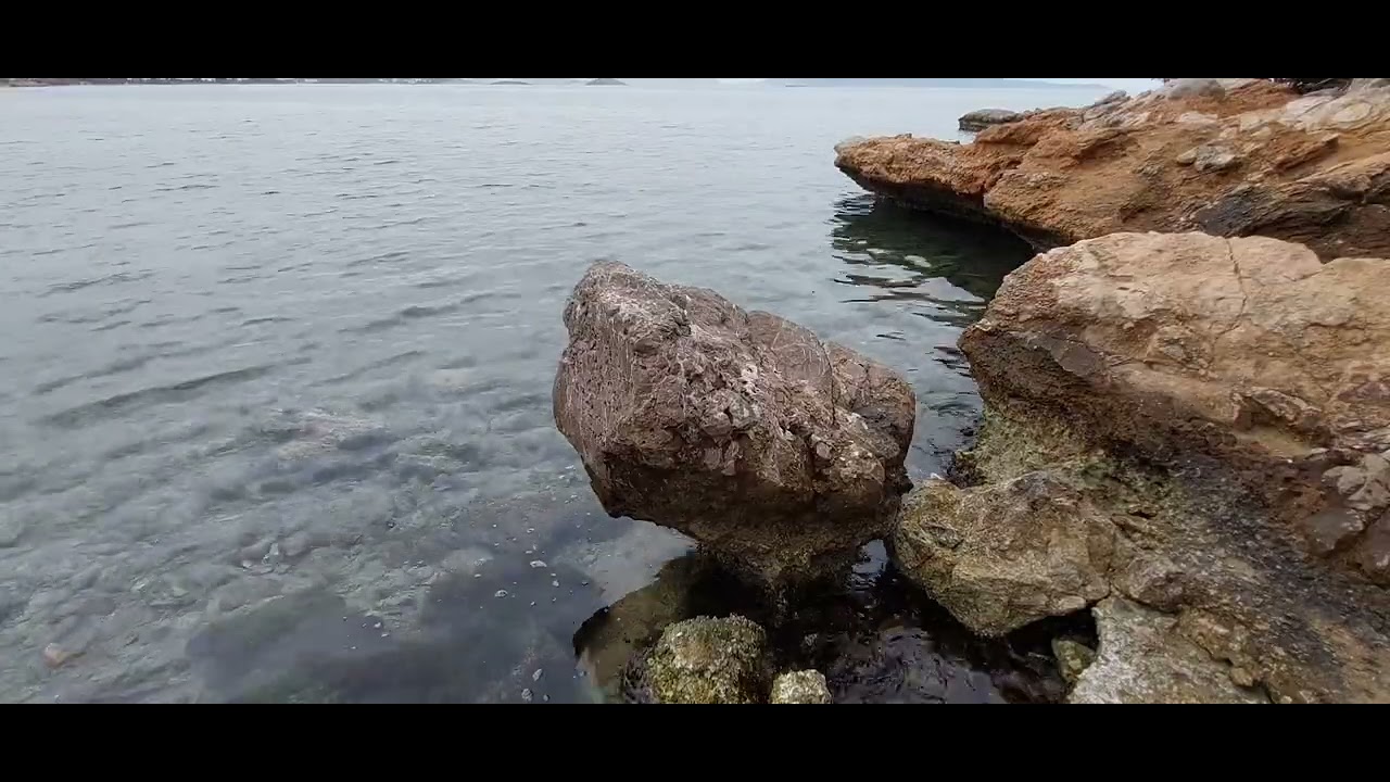 🌊🪨 Gentle Waves on Rocks | Soothing Ocean Sounds