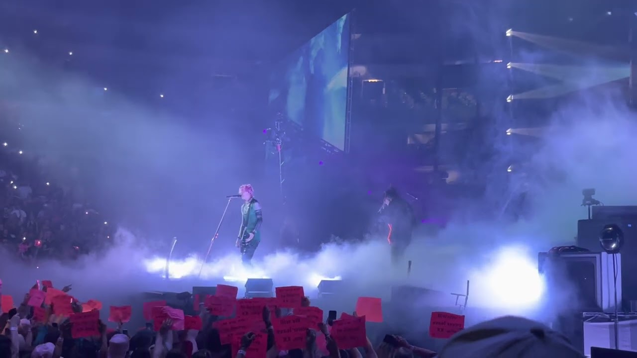 lonely -  Machine Gun Kelly live Mainstream Sellout Tour Dallas