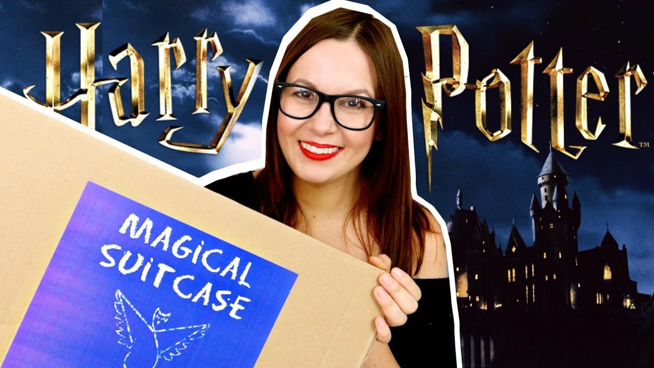 HARRY POTTER ⚡ MAGICAL SUITCASE UNBOXING!