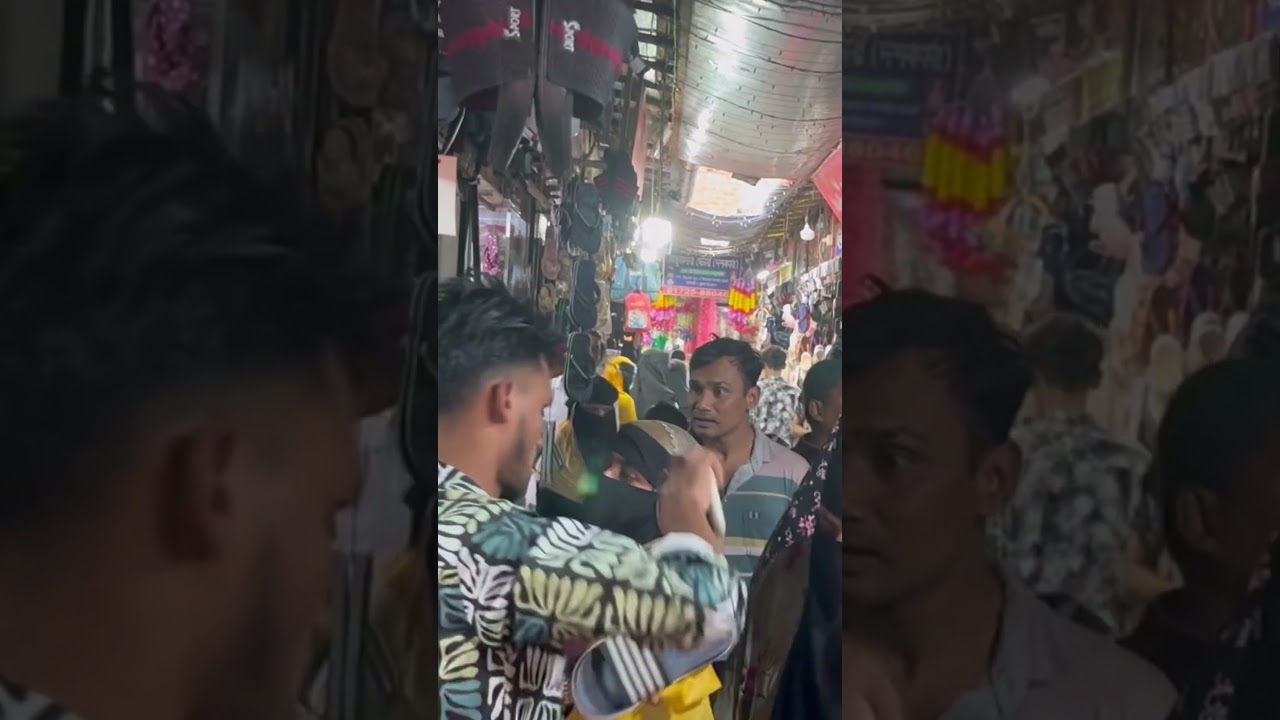 খুবি সাশ্রয়ী মুল্যে হরেক রকম পন্য পাওয়া যায়, তাই কাস্টমারদের এতো ভীড়