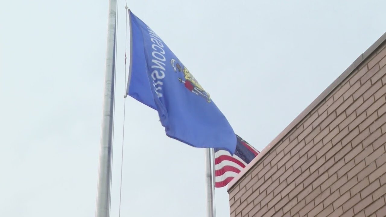 High turnout marks first day of early voting in Wisconsin