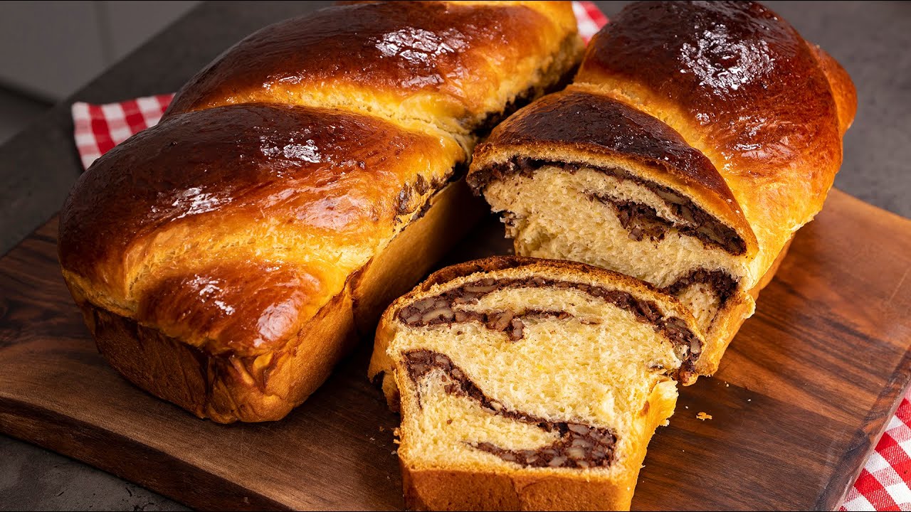 Moldavian Sweet Bread with Walnuts