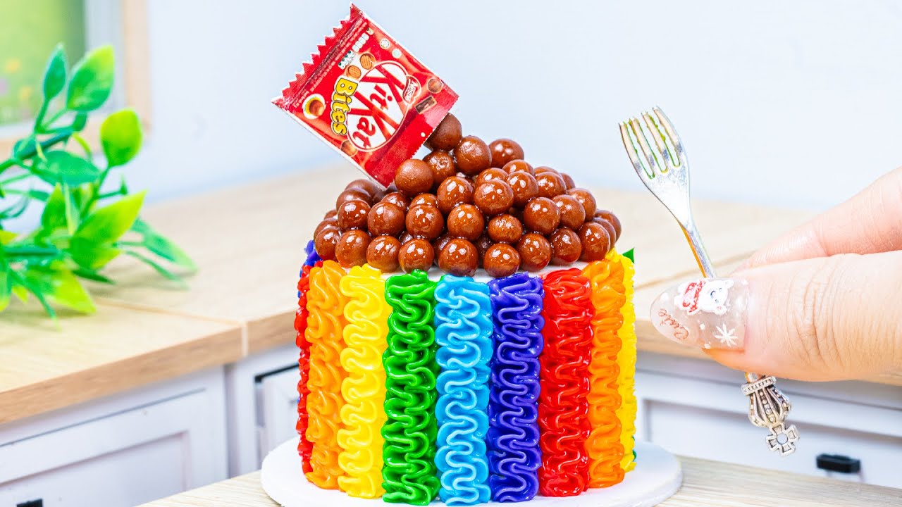 Amazing rainbow KITKAT Chocolate cake 💛💜🧡💚💕💙 Miniature Chocolate Kitkat Cake