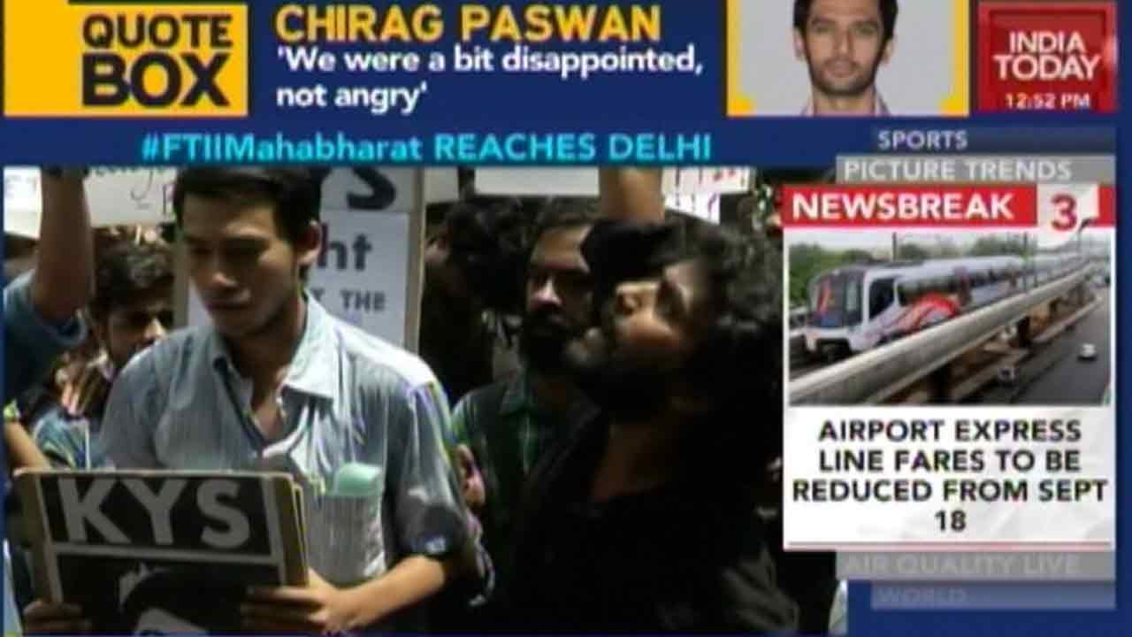 FTII Students Strike In Front Of I&B Headquarters