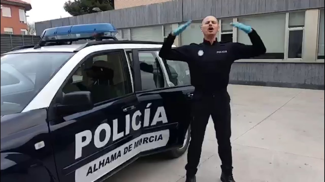 Así suena la canción 'Resistiré' interpretada por la Policía