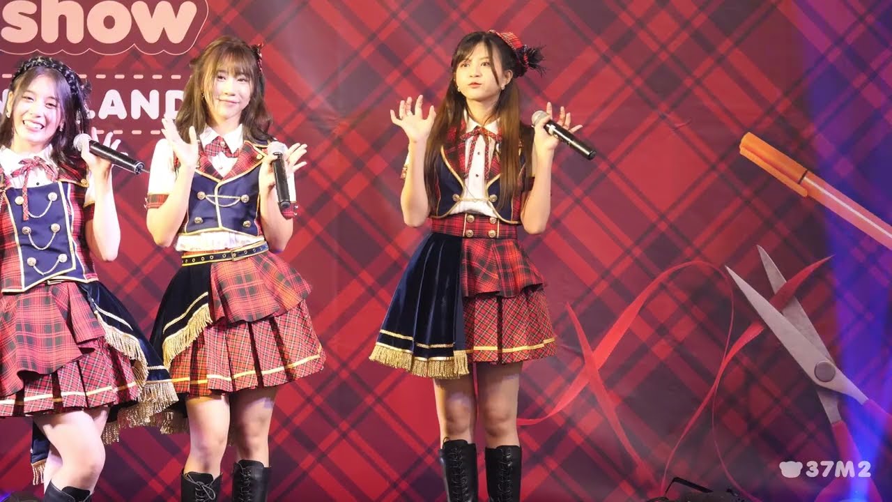 BNK48 Popper - วันแรก @ BNK48 13th 