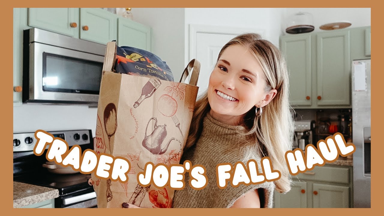 TRADER JOE'S FALL HALL // shopping the autumn offerings from trader joe's + a taste test  🛒 🍯 🍂 🥧