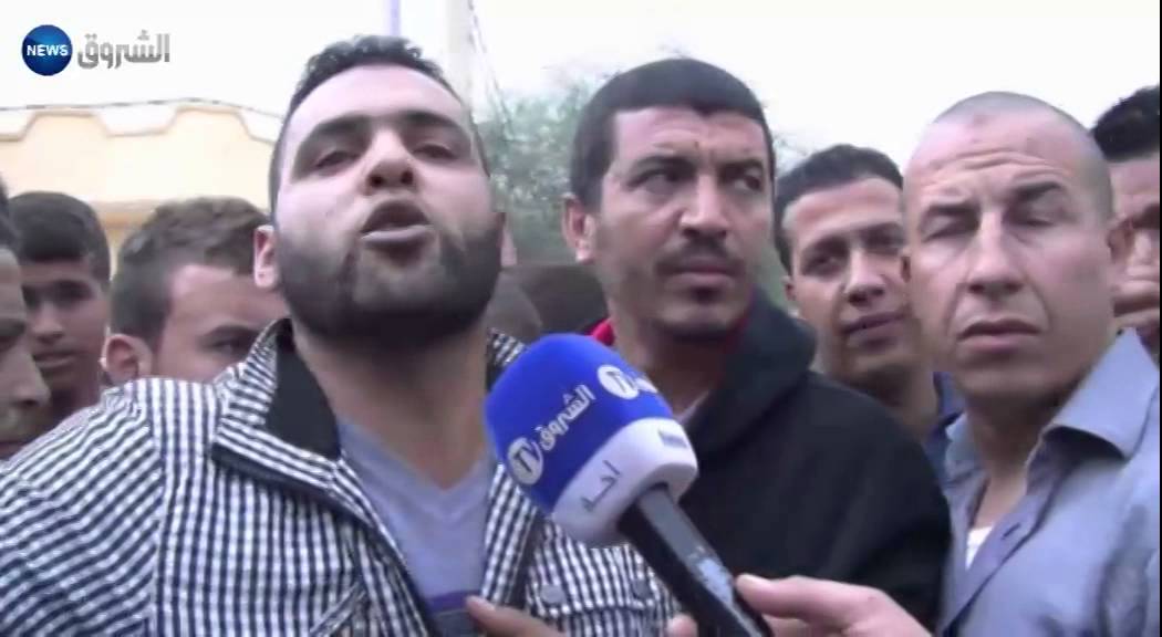 الشلف: سكان حي بن سونة يقطعون الطريق