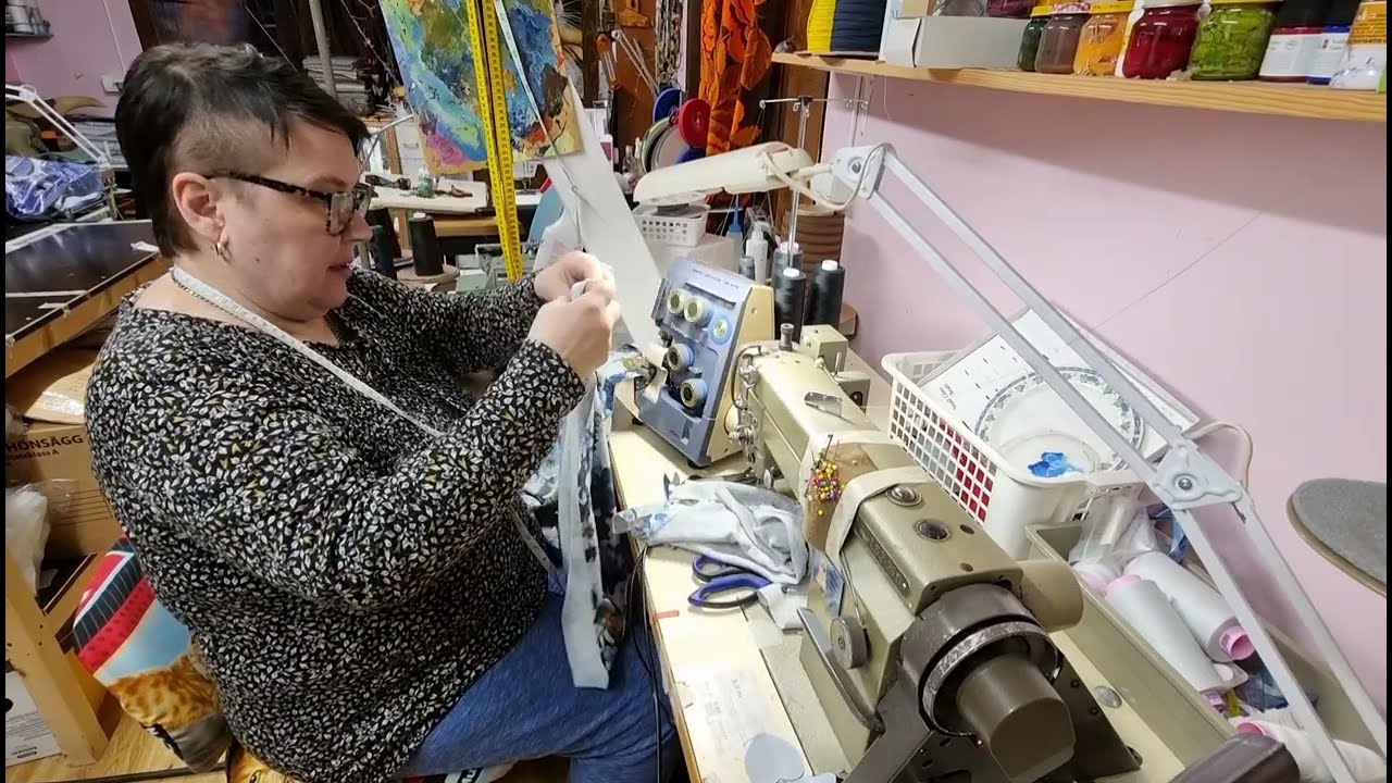 Ompelua, paita ja mekko. Sewing.