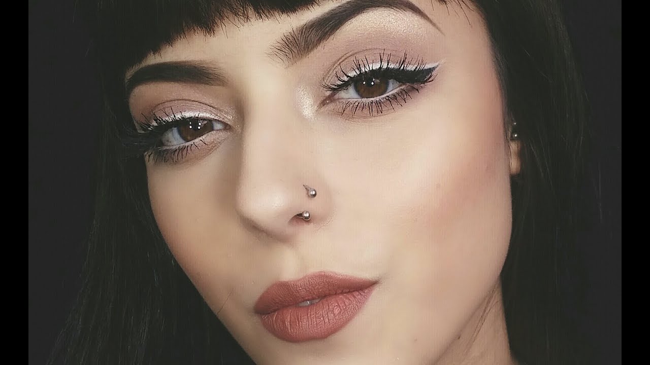WHITE EYELINER