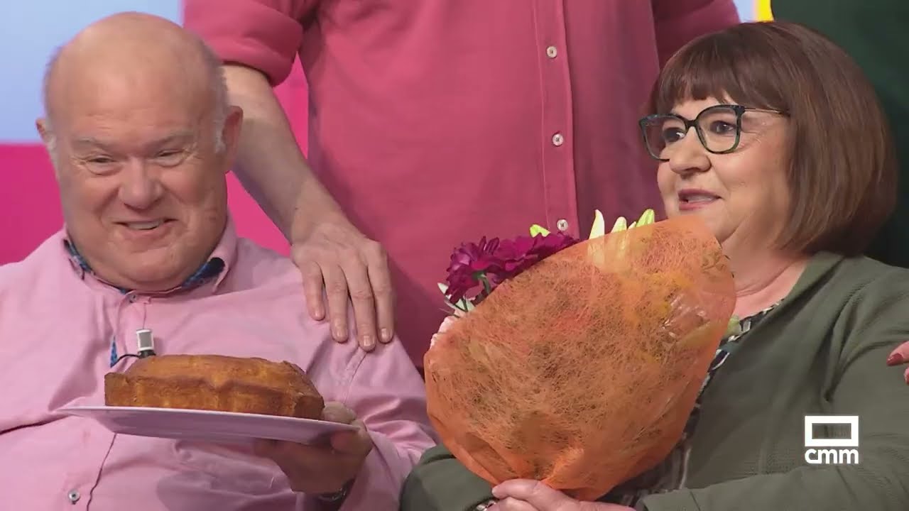 Ramón viene a conocer a Mari Carmen en la mampara | En Compañía