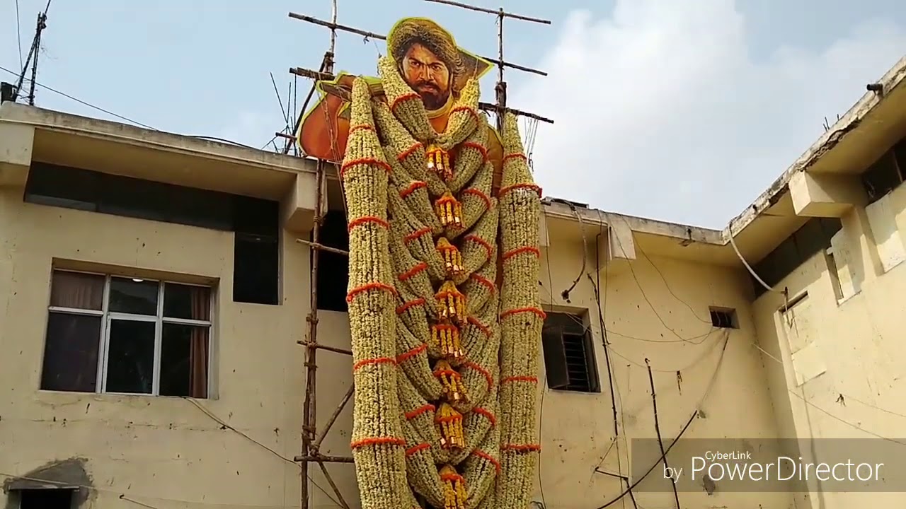 KGF | rocking star Yash fans craze in Karnataka