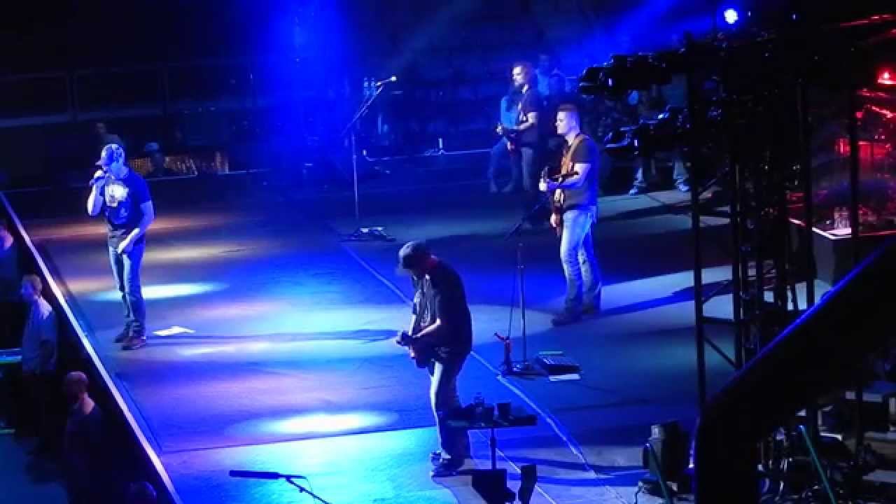 3 Doors Down Brad Calls Out Guy for Pushing a Woman
