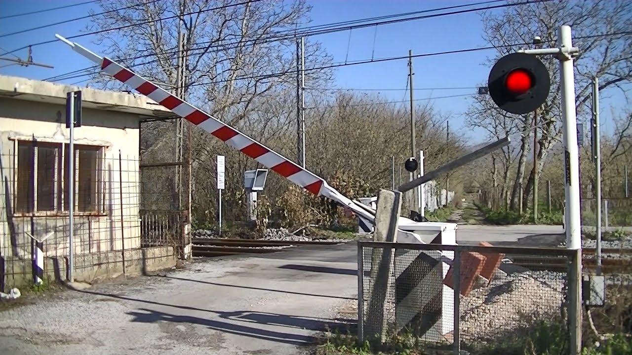 Spoorwegovergang Nola (I) // Railroad crossing // Passaggio a livello