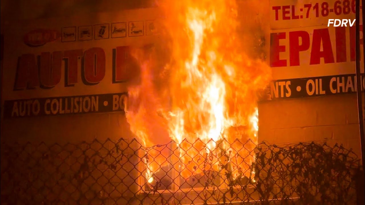 **EARLY ARRIVAL - HEAVY FIRE** FDNY Battles 2-Alarm Auto Shop Fire | McDonald Ave Brooklyn Box 3703