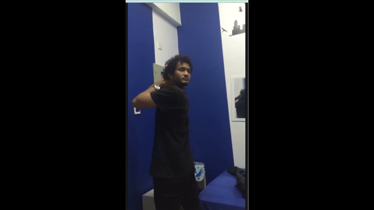 INSANE ! Pakistani guy turning his head 180 degree