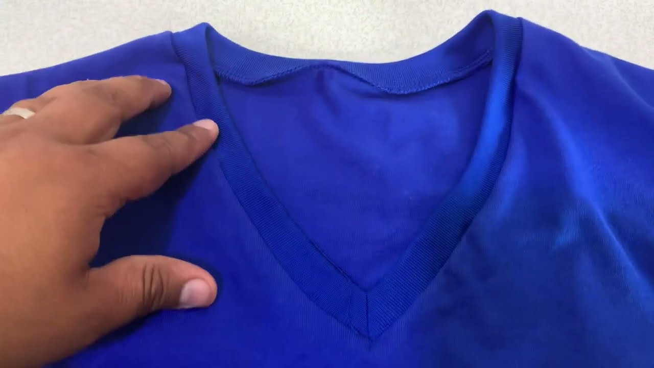 COMO HACER CUELLO V EN OVERLOCK / REMALLADORA  (tips de confeccion)