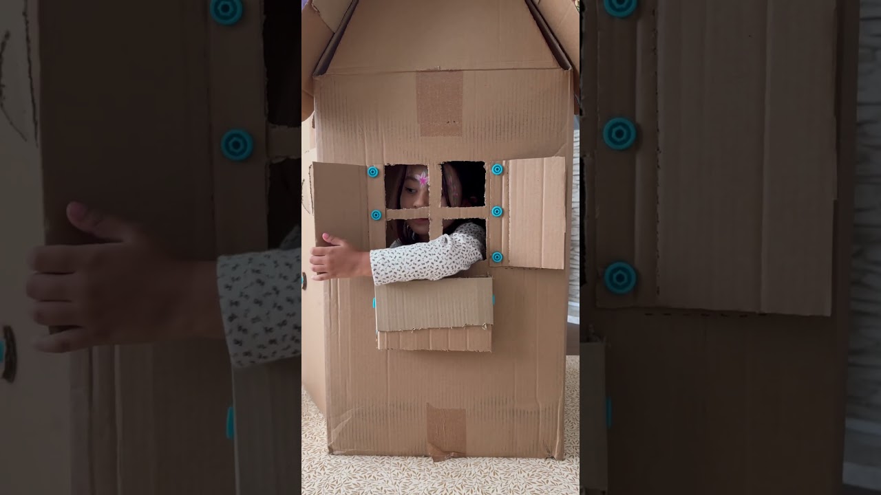Make your own playhouse with cardboard and Makedo! 🏠