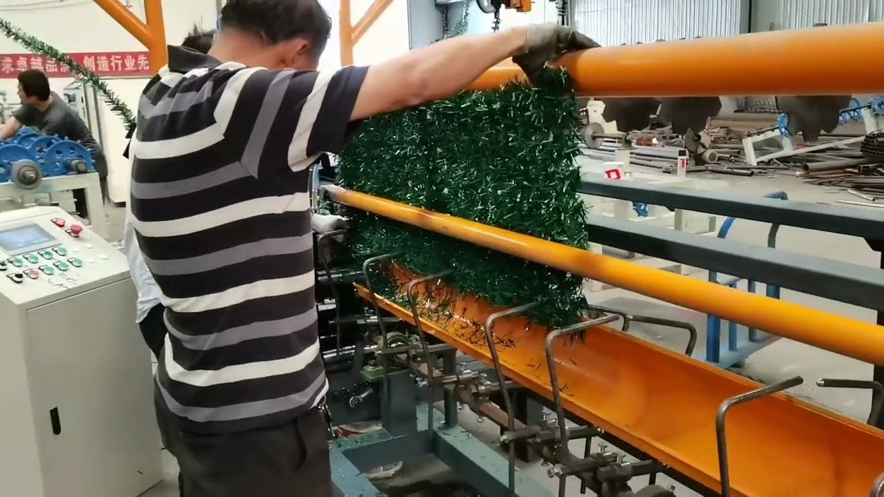 Grass chain link fence machine whatsapp：+8615833426677   www.wirenettingmachinery.com