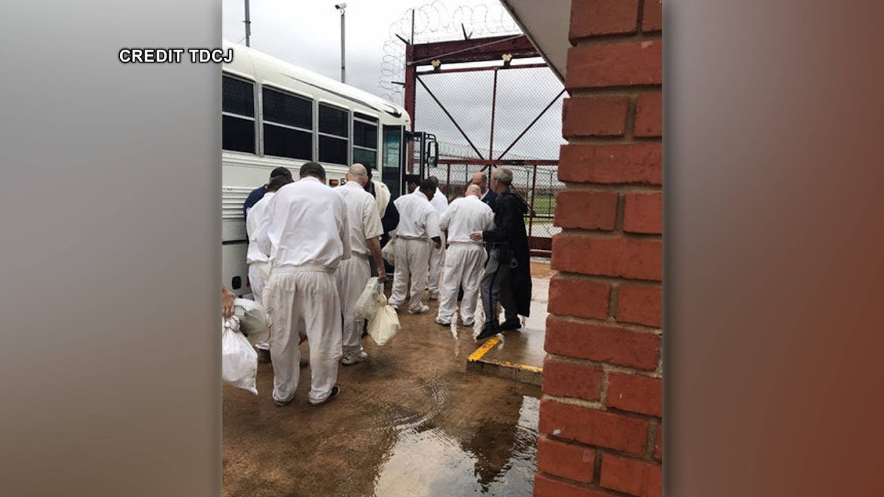Texas Prisoners Evacuated as Floodwaters Rise, Houston Jail Keeps Inmates Next to Flooded Bayou