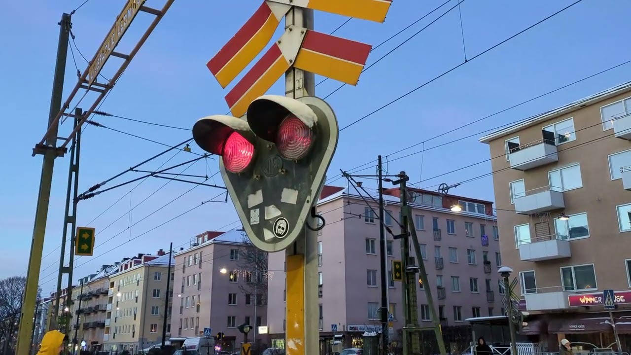 Järnvägsövergång - Sundbyberg, Bangatan/Esplanaden+X40, X60 vid plankorsning
