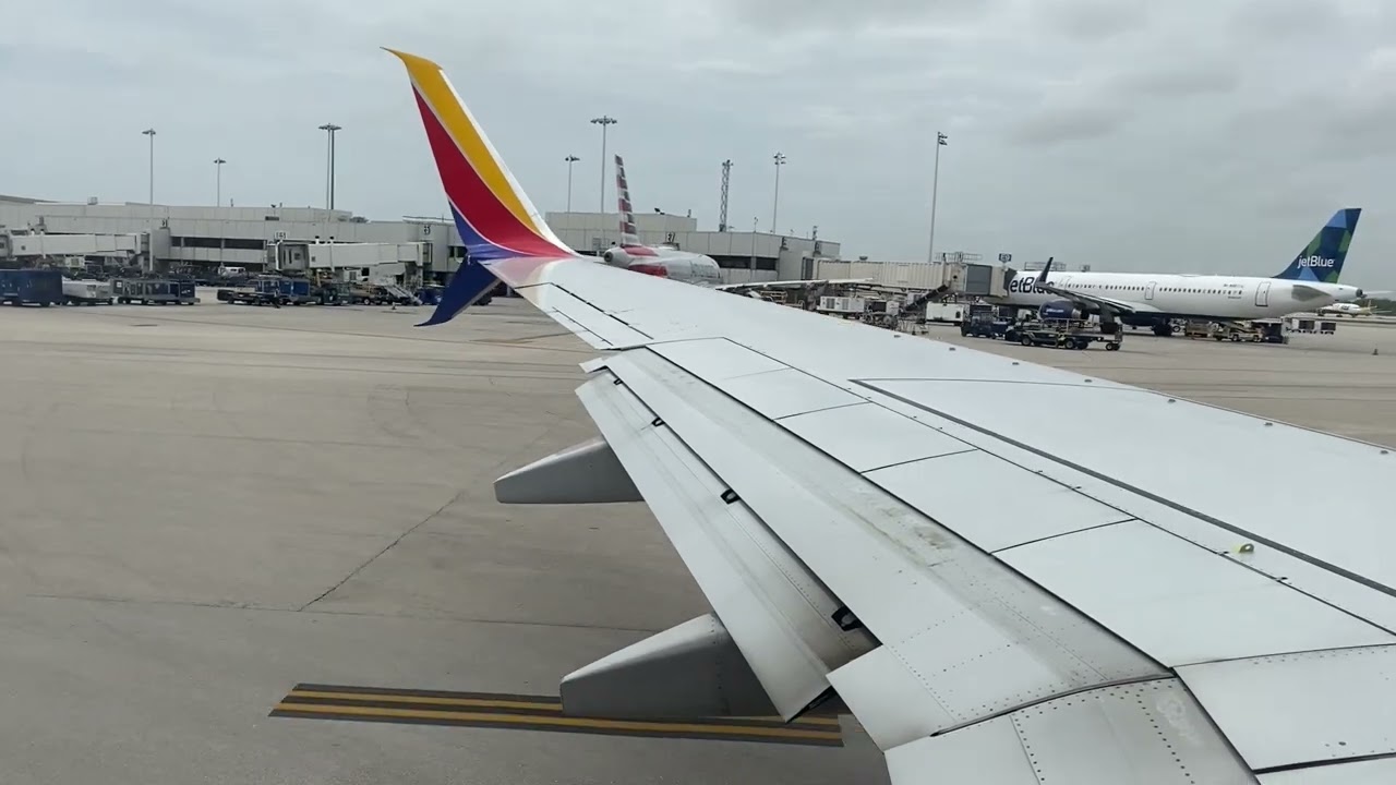 Southwest Airlines Takeoff Fort Lauderdale - Boeing 737-8H4