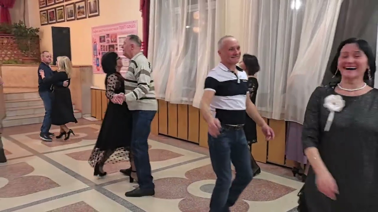 В городском саду падал снег... 01.02.26...