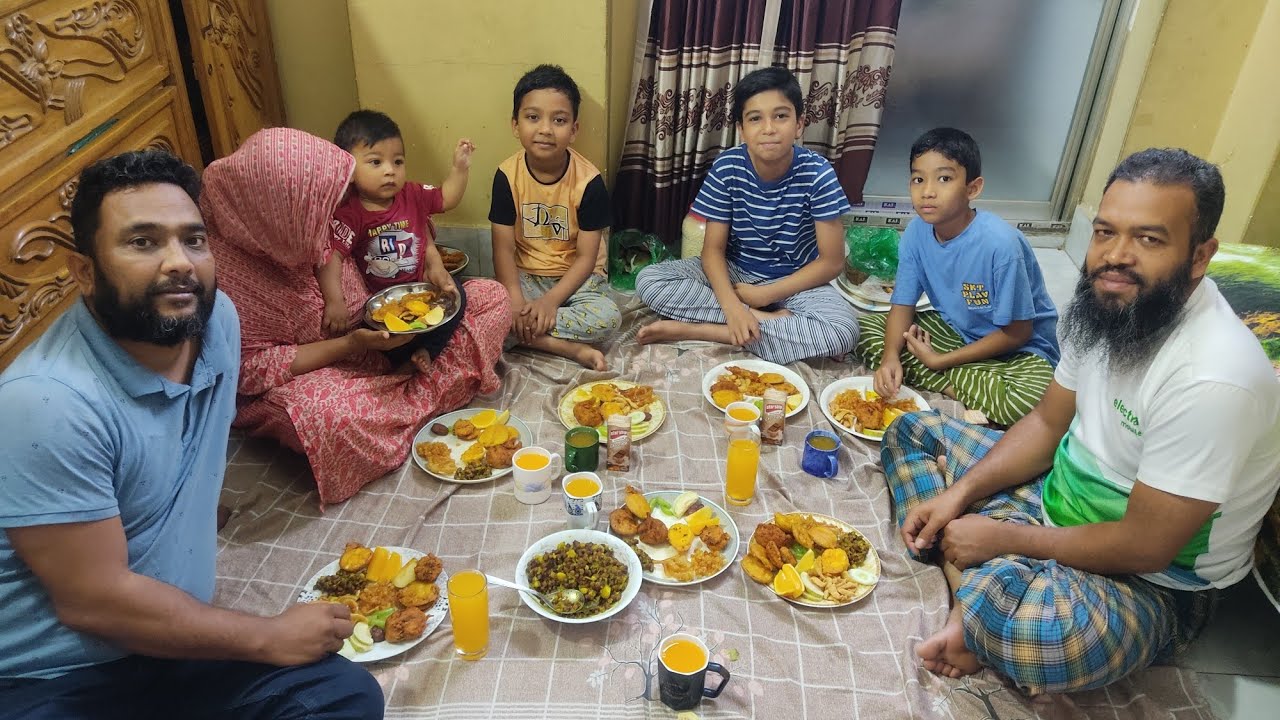 প্রথম ইফতার এবং সেহেরী করলাম সবাই মিলে একসঙ্গে 💓