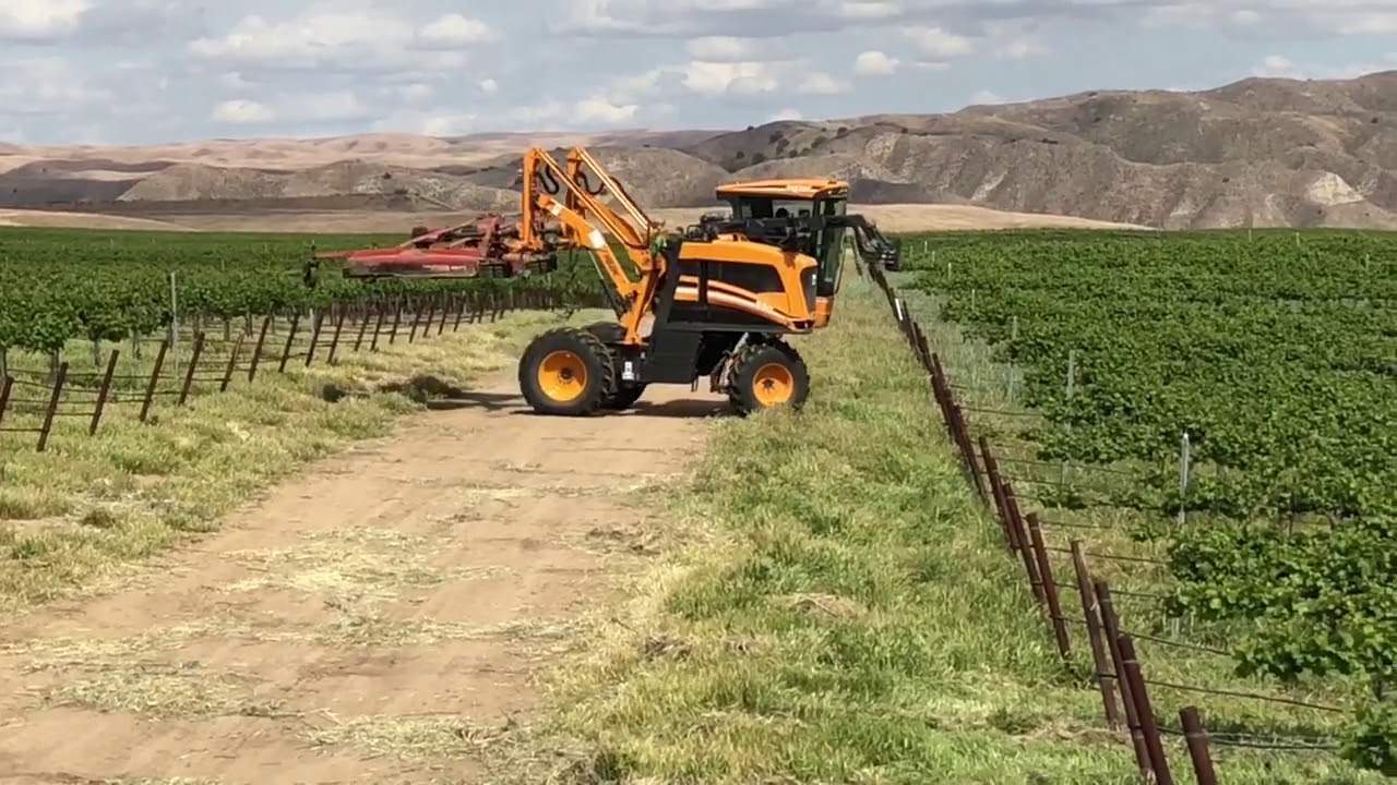 Pellenc OPTIMUM Tractor - Multi-row floor management