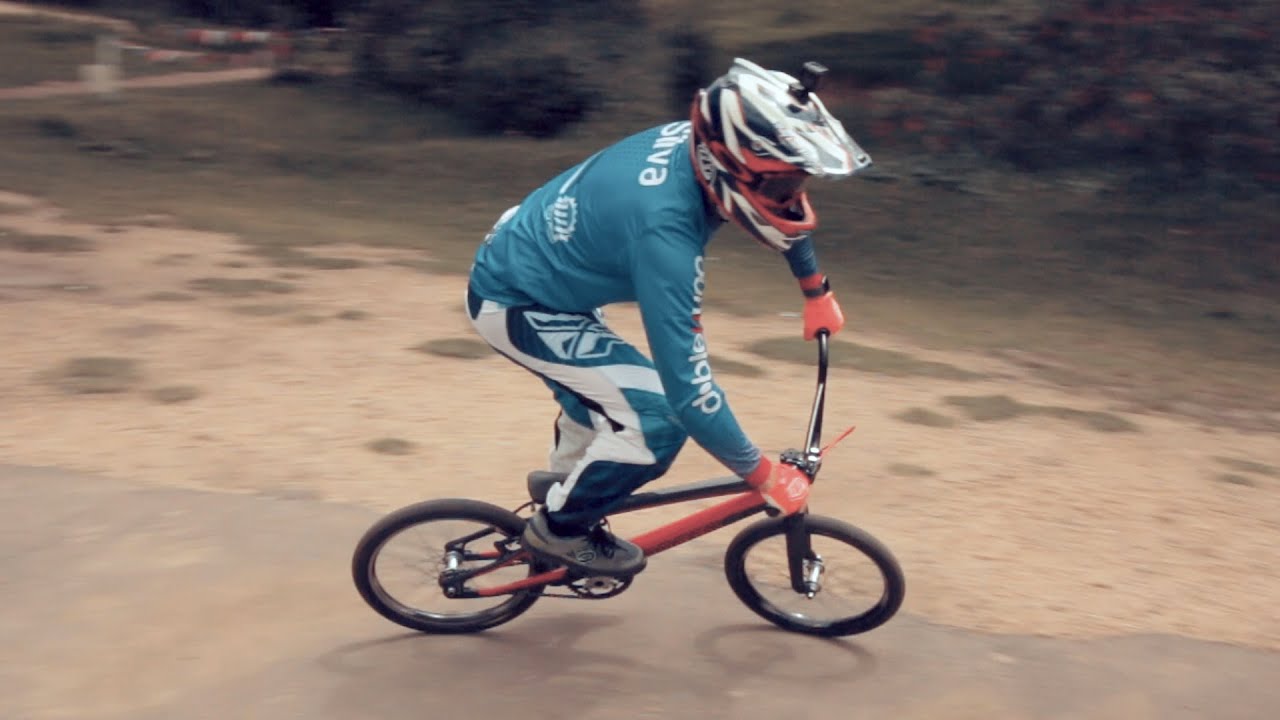 &iquest;C&oacute;mo tomar curvas? - Clases gratis de BMX