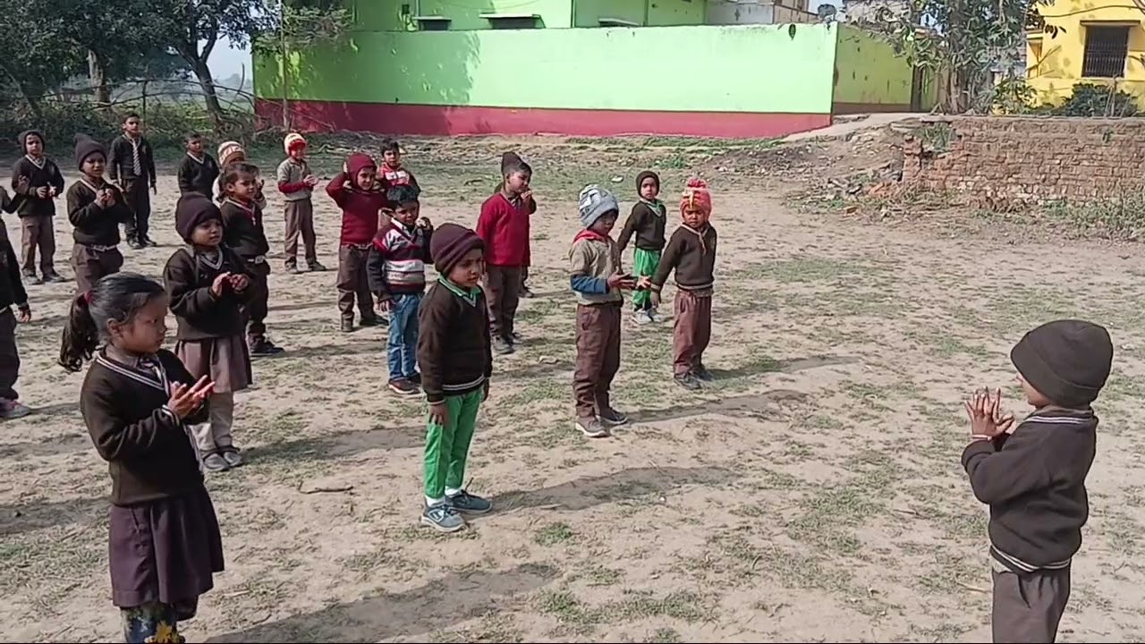 नर्सरी कक्षा के बच्चों द्वारा कविता 