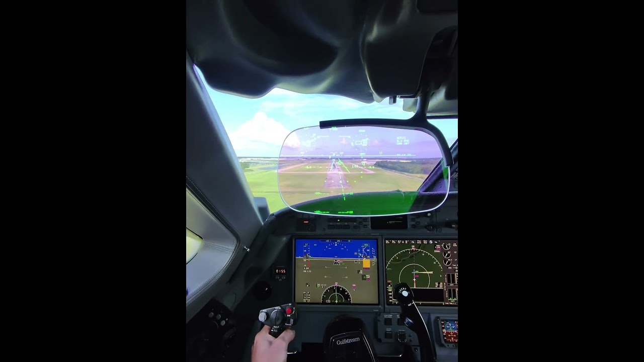Pilots POV from the cockpit of a Gulfstream G550 landing on Runway 10 at  Savannah