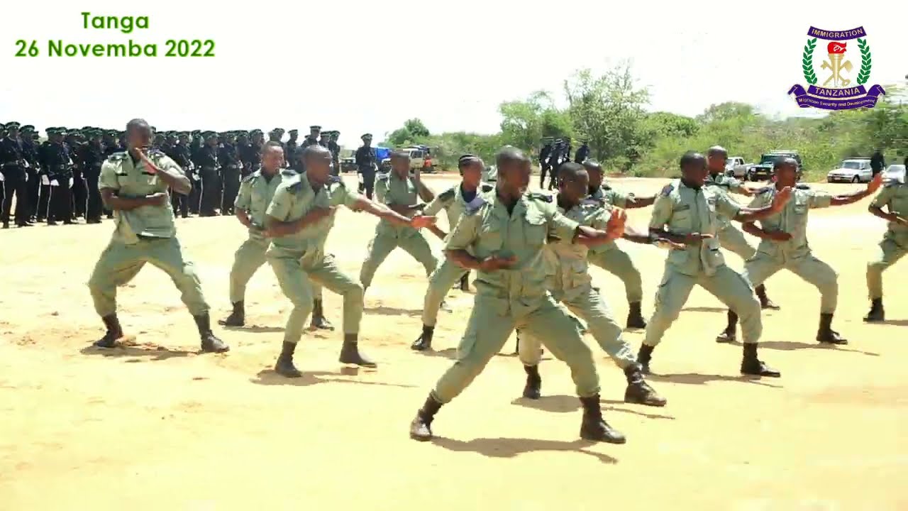 #ONESHO LA KUJILINDA KUTOKA KWA WAHITIMU KOZI YA UONGOZI YA WAKAGUZI WASAIDIZI WA JESHI LA UHAMIAJI